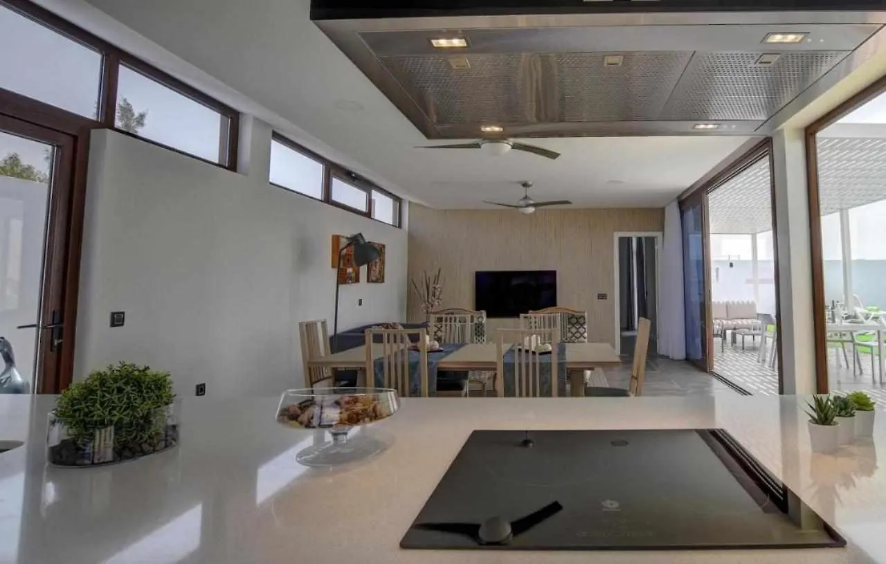 Villa Ponzos Chalet Independiente Y Privado Triquivijate