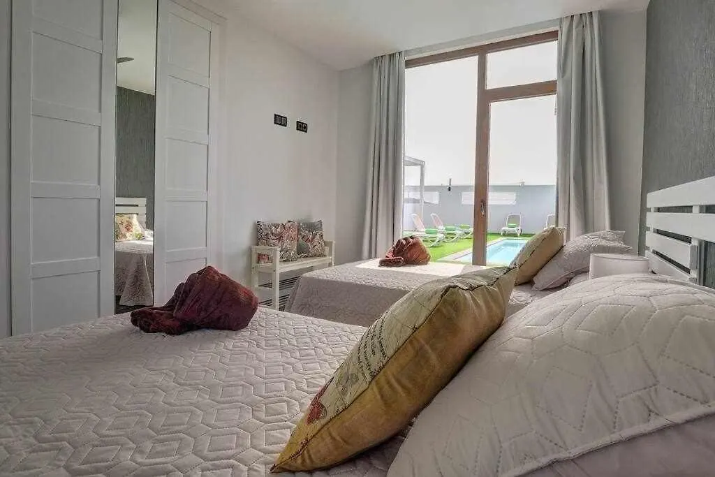 Villa Ponzos Chalet Independiente Y Privado Triquivijate